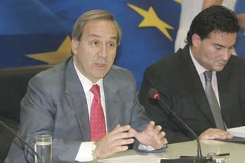 Νέα γενιά αποκρατικοποιήσεων εξήγγειλε ο Γ.Αλογοσκούφης για τη διετία 2005-2006