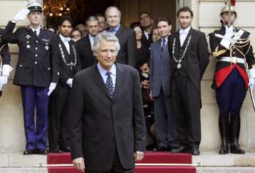 Η γαλλική πολιτική σκηνή «στροβιλίζεται» γύρω από την καταψήφιση του Ευρωσυντάγματος