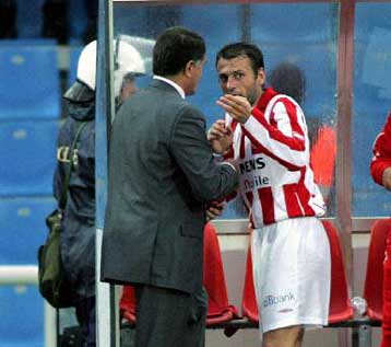 Θολό το τοπίο στον πάγκο του Ολυμπιακού-Aνανέωσε για δύο χρόνια ο Ανατολάκης