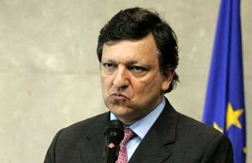 «Οχι» σε μονομερείς αποφάσεις για το μέλλον του Ευρωσυντάγματος, λέει ο Μπαρόζο