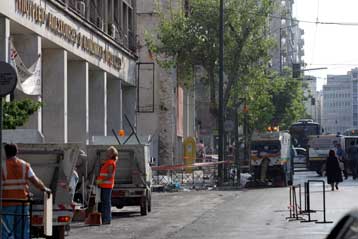 Έκρηξη αυτοσχέδιου μηχανισμού στην είσοδο του υπουργείου Απασχόλησης