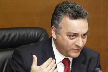 Το ενδεχόμενο να καταργήσει κρατήσεις υπέρ τρίτων στα ναύλα εξετάζει το ΥΕΝ