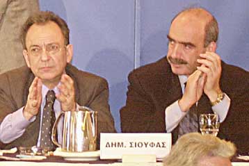 Σε θέσεις μάχης τα συνδικάτα σε τράπεζες, ΔΕΚΟ