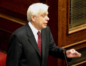 Εν μέσω διαξιφισμών ψηφίστηκε -και από το ΠΑΣΟΚ- η τροπολογία για το «βασικό μέτοχο»