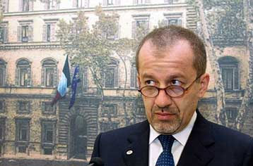 Ιταλός υπουργός συνιστά επιστροφή στη λιρέτα – Διαφωνεί ο Μπερλουσκόνι