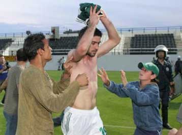 Ο Κωνσταντίνου φεύγει, ο Γκούμας μένει, έρχονται άλλοι τέσσερις