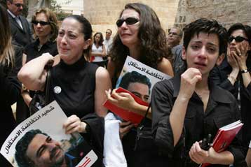 Χιλιάδες κόσμου στην κηδεία του δολοφονηθέντος Λιβανέζου δημοσιογράφου