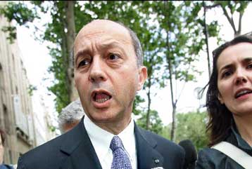 Εκτός ηγεσίας του Σοσιαλιστικού Κόμματος ο υπέρμαχος του «όχι» Λοράν Φαμπιούς