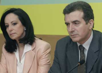 Υπέρ άρσης της μονιμότητας στις ΔΕΚΟ ο Μ.Χρυσοχοΐδης – Επικρίνει η Αν.Διαμαντοπούλου