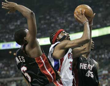 Σε έβδομο ματς οδηγήθηκαν Ντριτρόιτ και Μαϊάμι