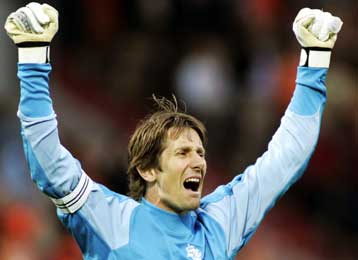 Τον 34χρονο Φαν ντερ Σαρ «έκλεισε» για δύο χρόνια η Μάντσεστερ Γιουνάιτεντ