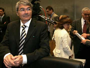 Ο Ιταλός υπουργός Δικαιοσύνης ζητά την επιβολή προστίμου σε γυναίκες με μπούργκα | in.gr