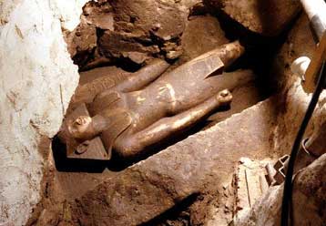 Αγαλμα βασιλιά της 13ης Δυναστείας ανακάλυψαν οι αρχαιολόγοι στο Λούξορ