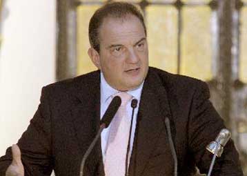 «Καύσωνα» μεταρρυθμίσεων προετοιμάζει για το καλοκαίρι η κυβέρνηση