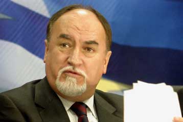 «Πλαστές» προβλέψεις για τον προϋπολογισμό παραδέχεται ο Αδάμ Ρεγκούζας