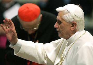 Συντηρητικό ξέσπασμα του Πάπα Βενέδικτου κατά ομοφυλοφιλικών γάμων και αμβλώσεων