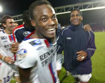 Για ακόμα 4 χρόνια ο Εσιέν στην Λιόν, που θέλει τον Μπάρος