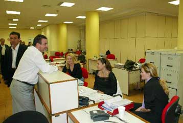 Συντάξεις ΙΚΑ για τους εργαζόμενους σε τράπεζες και ΔΕΚΟ προωθεί η κυβέρνηση