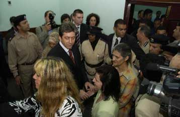 Αθώωση Λίβυων αστυνομικών από κατηγορίες βασανισμού των νοσηλευτριών από τη Βουλγαρία