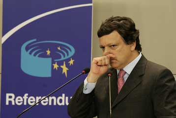 Το ενδεχόμενο αναβολής του δημοψηφίσματος για το Ευρωσύνταγμα εξετάζει και η Πολωνία