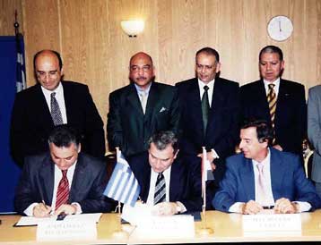 Υπεγράφη μνημόνιο για τη θαλάσσια σύνδεση της Ελλάδας με την Αίγυπτο