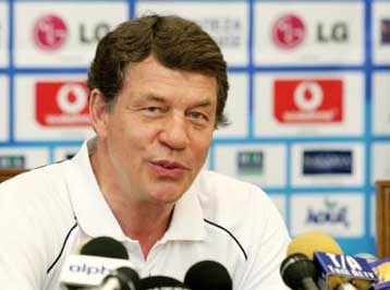 Οπωσδήποτε νίκη επί της Ουκρανίας και καλύτερη απόδοση θέλει ο Ρεχάγκελ