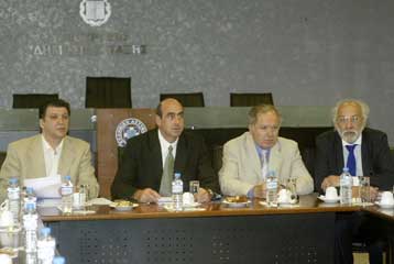 Έξι μέτρα για την πάταξη της βίας στα γήπεδα ανακοίνωσε το υπουργείο Δημόσιας Τάξης