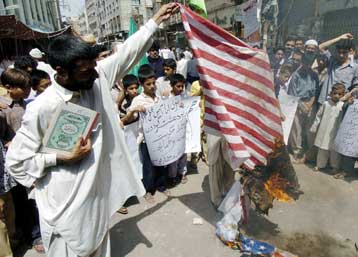 «Παραθυράκι» για κλείσιμο του Γκουαντάναμο αφήνει ο Μπους