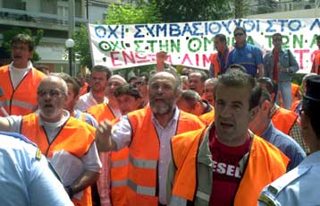 Προβλήματα στο λιμάνι του Πειραιά εξαιτίας της 48ωρης απεργίας των λιμενεργατών