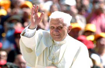 Ο Πάπας Βενέδικτος δεσμεύεται να ενισχύσει την προσέγγιση με τους εβραίους