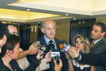 Ανέμενα την κίνηση Καραμανλή, δηλώνει ο Γ.Παπανδρέου στο Πολιτικό Συμβούλιο