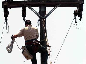 Από τους αγρότες αρχίζει η εκστρατεία της ΔΕΗ για την αποφυγή μπλακάουτ τον Ιούλιο