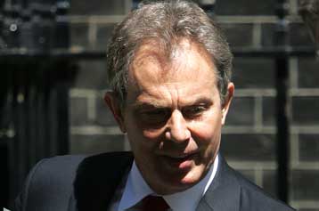 Πλήρη αναθεώρηση των δαπανών της ΕΕ ζητά τώρα ο Μπλερ