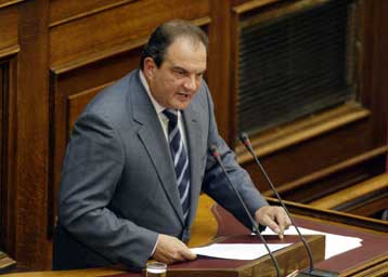 Σκληρή επίθεση κατά του ΠΑΣΟΚ από τον Κώστα Καραμανλή στη Βουλή
