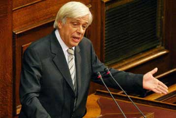 Για ασυνεννοησία στο εσωτερικό του ΠΑΣΟΚ έκανε λόγο ο Πρ.Παυλόπουλος