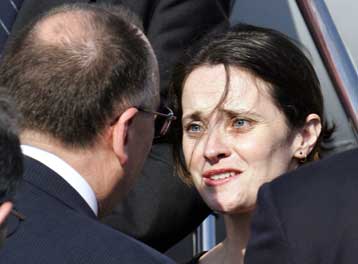 Επιστροφή στην Ιταλία για την Κλεμεντίνα Καντόνι που κρατείτο όμηρος στο Αφγανιστάν