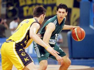 Η ΑΕΚ έκανε το 1-1, 84-79 τον Παναθηναϊκό-Ο Πανιώνιος ισοφάρισε το Μαρούσι