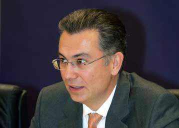 Με αιτιάσεις Ρουσόπουλου για Παπανδρέου η επόμενη ημέρα της ψήφου εμπιστοσύνης