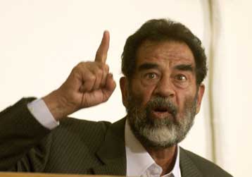 Για τη σφαγή σιιτών το 1982 ανακρίθηκε από τους δικαστές ο Σαντάμ