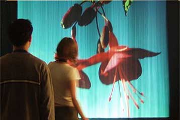 Κουρτίνα υδρατμών λειτουργεί ως αιωρούμενη οθόνη αφής