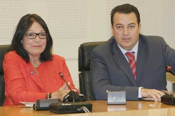 Συναυλία της Νάνας Μούσχουρη στην Κομοτηνή για την προβολή της αναπτυξιακής βοήθειας