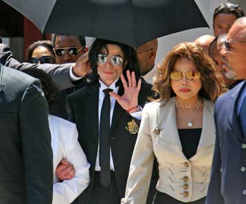 Αθώος ο Μάικλ Τζάκσον για την υπόθεση ασέλγειας σε ανήλικο