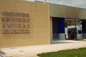 «Διορθώθηκαν» στα πρακτικά της Βουλής οι καταγγελίες του υπουργού Εθνικής Αμυνας