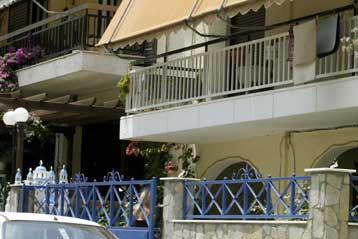 Ομάδες αναρχικών «βλέπει» η ΕΛ.ΑΣ. πίσω από τον αυτοσχέδιο μηχανισμό στον Βύρωνα