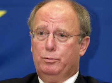 Πιέσεις της Κομισιόν για την αναστολή του νόμου του ΠΑΣΟΚ περί «βασικού μετόχου»