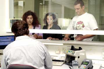 Mετρητά ανεξαρτήτως ποσού θα δέχονται οι ΔΟΥ λόγω της απεργίας των τραπεζοϋπαλλήλων