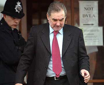 Για σεξουαλική παρενόχληση 13χρονης κατηγορείται ο Τζορτζ Μπεστ