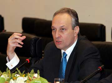 Διαδοχικές επαφές Μπασιάκου με αγρότες για τις ελληνικές θέσεις επί της νέας ΚΑΠ