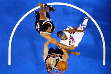 Μείωσαν σε 2-1 οι Πίστονς στους τελικούς του ΝΒΑ και ελπίζουν σε καλύτερη συνέχεια