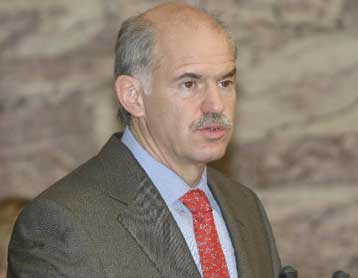 Σφοδρή επίθεση Παπανδρέου σε κυβέρνηση και Καραμανλή